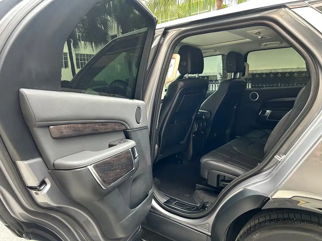 Land Rover Discovery 2020 2.0T 30