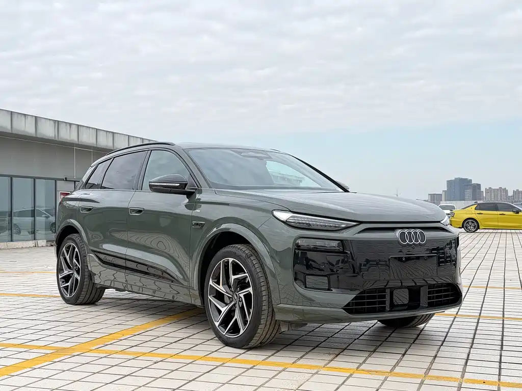 AUDI Q6L E TRON