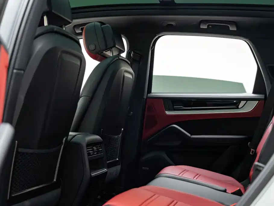 Porsche Cayenne — миниатюра 12