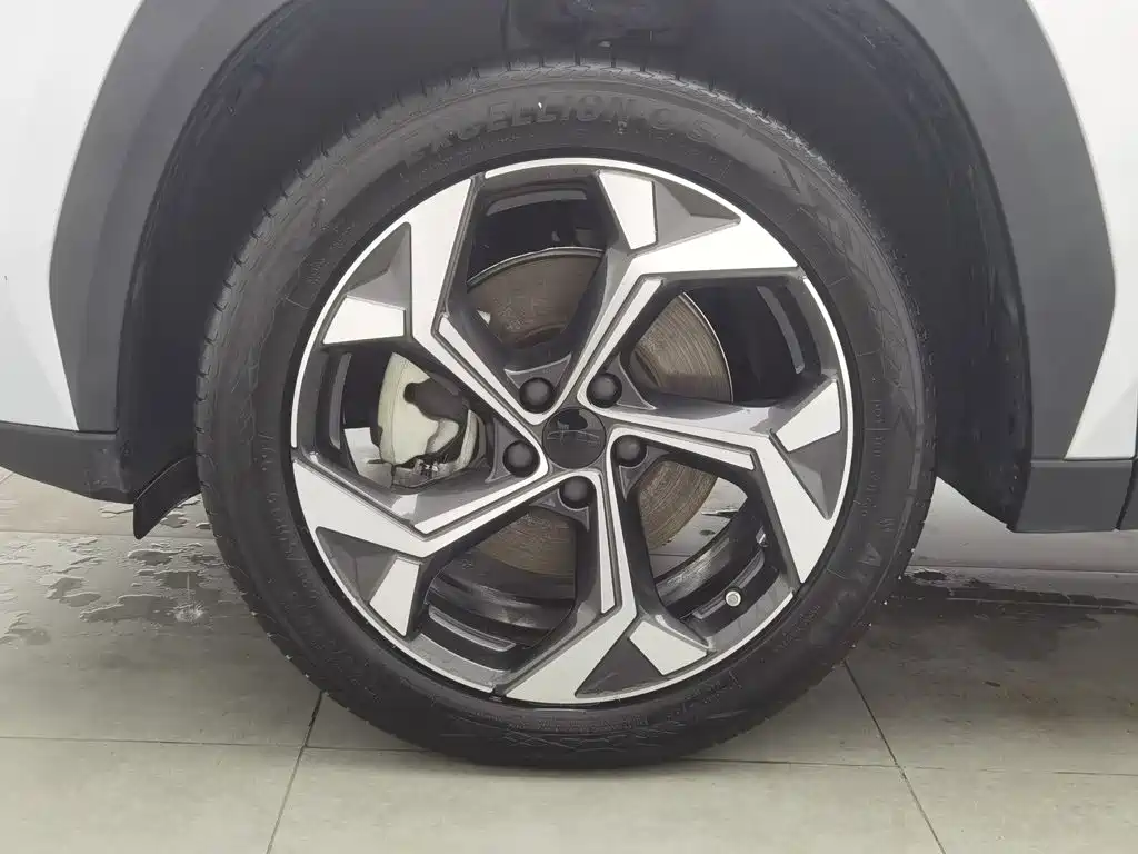 Geely Boyue L — миниатюра 17
