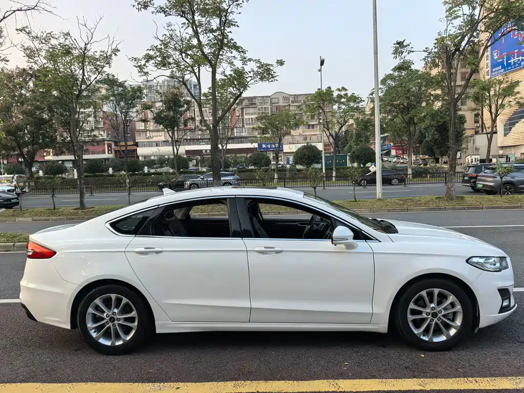 Ford Mondeo — миниатюра 5