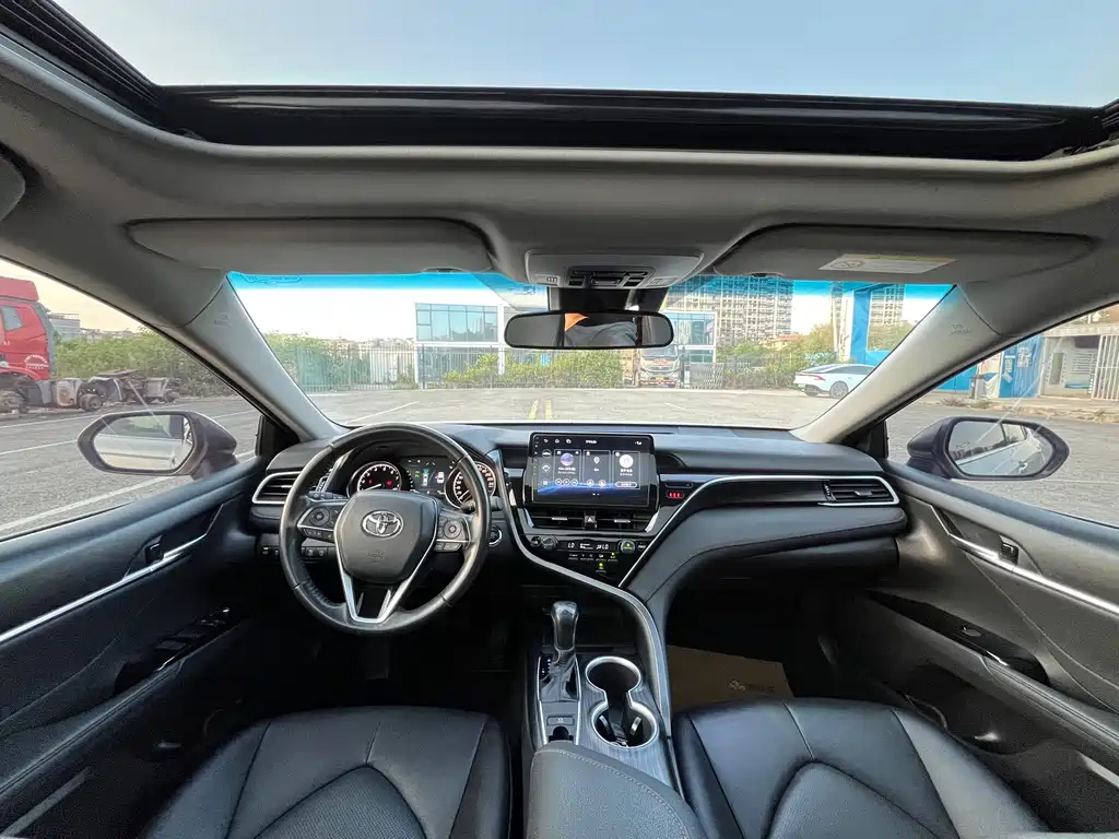 Toyota Camry — миниатюра 5