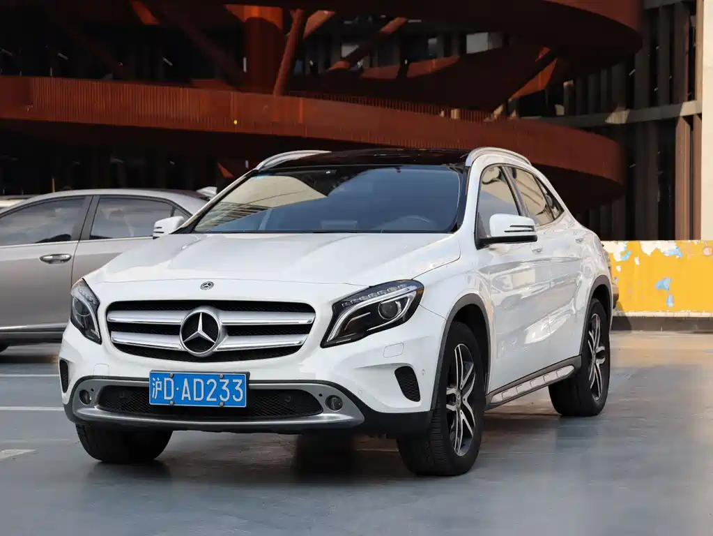 MERCEDES-BENZ GLA