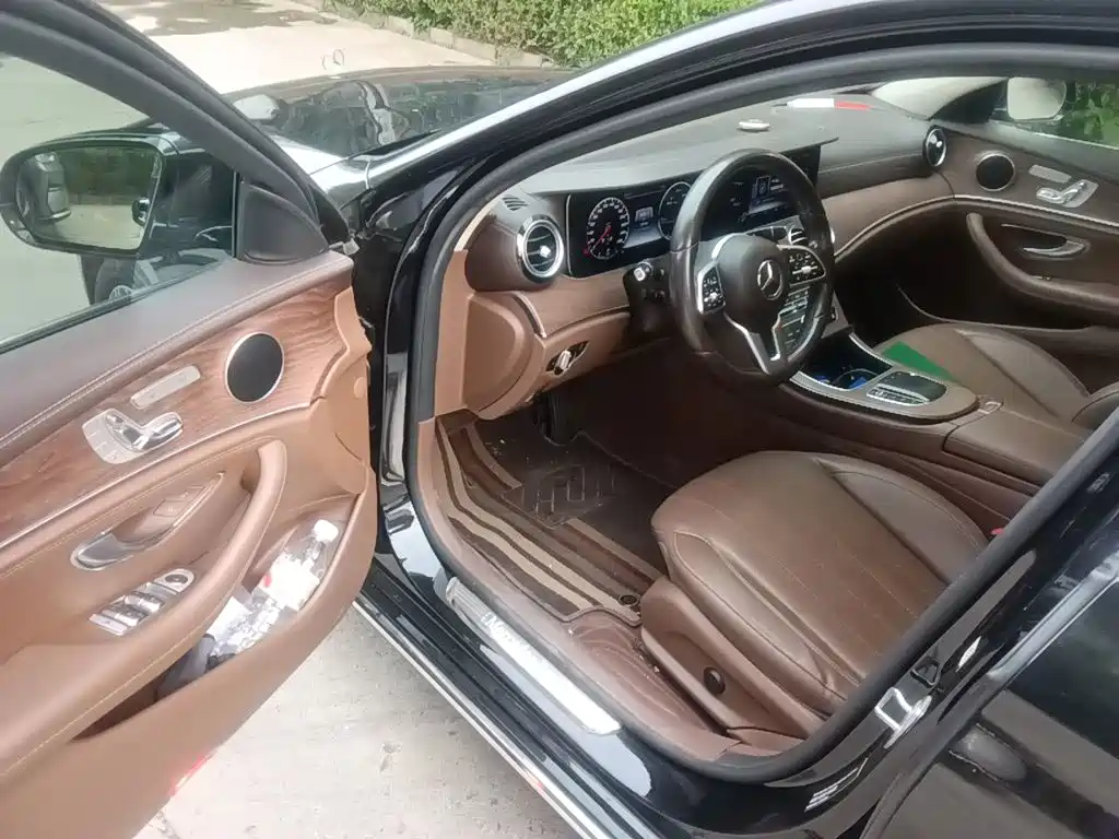 Mercedes-Benz E-Class — миниатюра 17