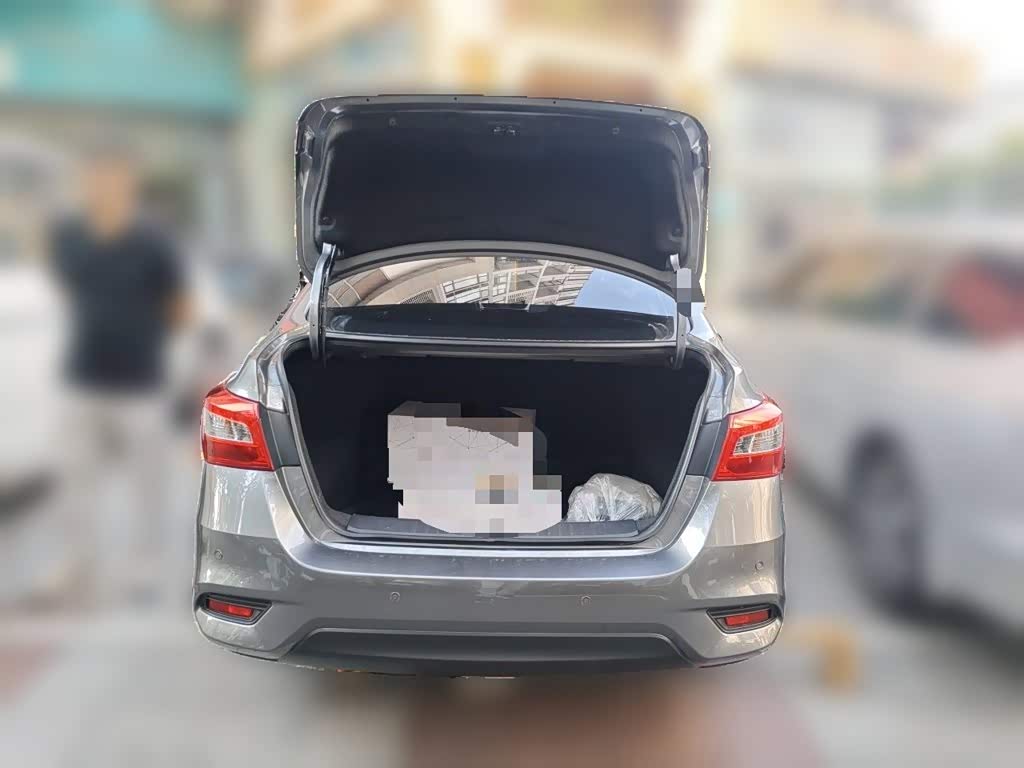 Nissan Sylphy 1.6 л 2026 г. Серебристо-серый, пробег 10000 км