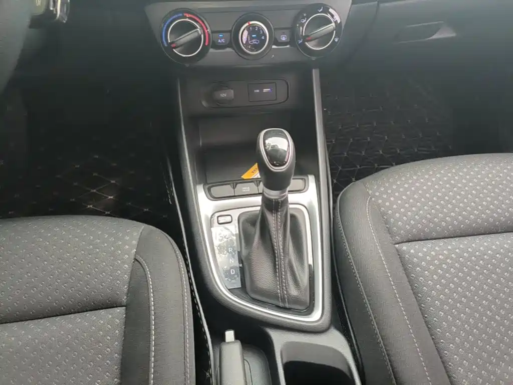 Hyundai Elantra — миниатюра 14