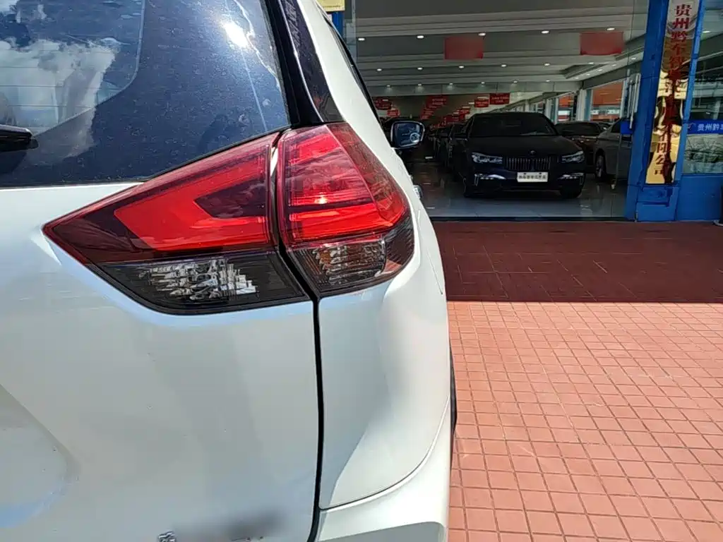 Nissan X-Trail — миниатюра 8