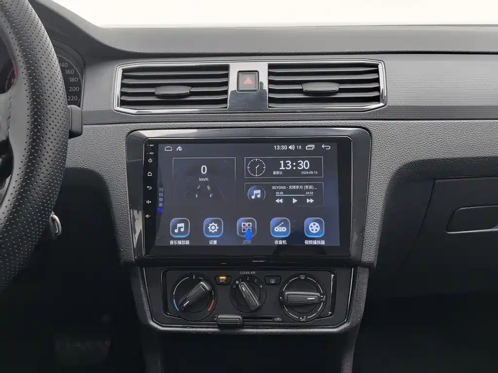 Volkswagen Santana — миниатюра 12