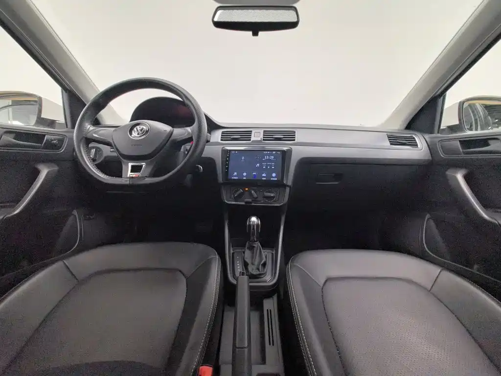 Volkswagen Santana — миниатюра 5