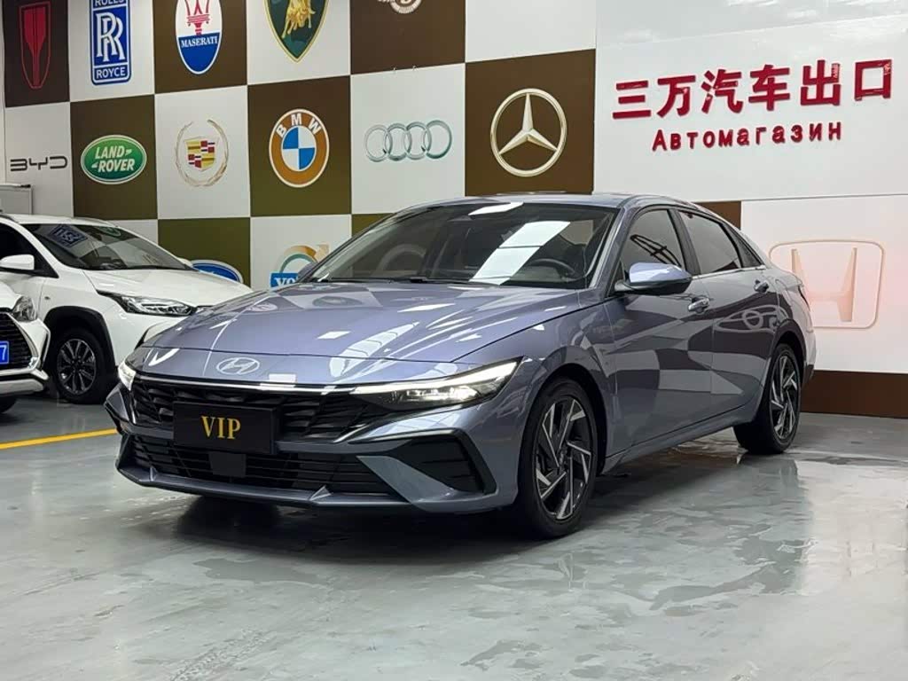 Hyundai Elantra 1.5 л 2023 г. Голубой, пробег 19000 км