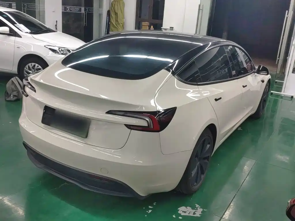 Tesla Model 3 — миниатюра 7