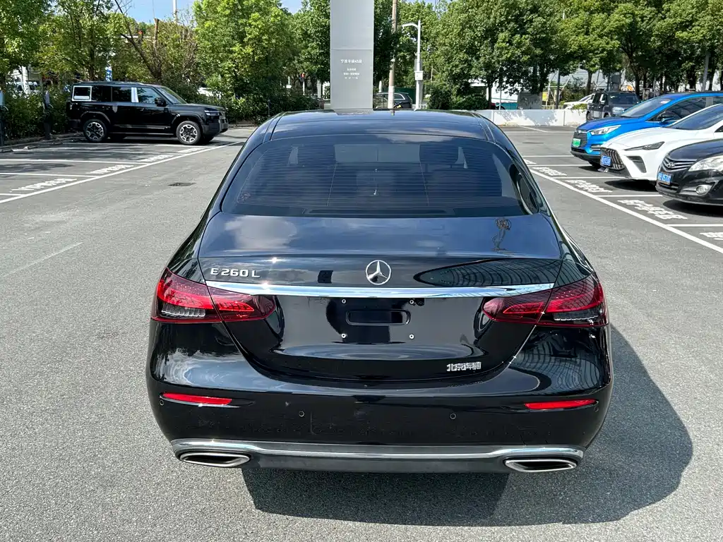 Mercedes-Benz E-Class — миниатюра 16