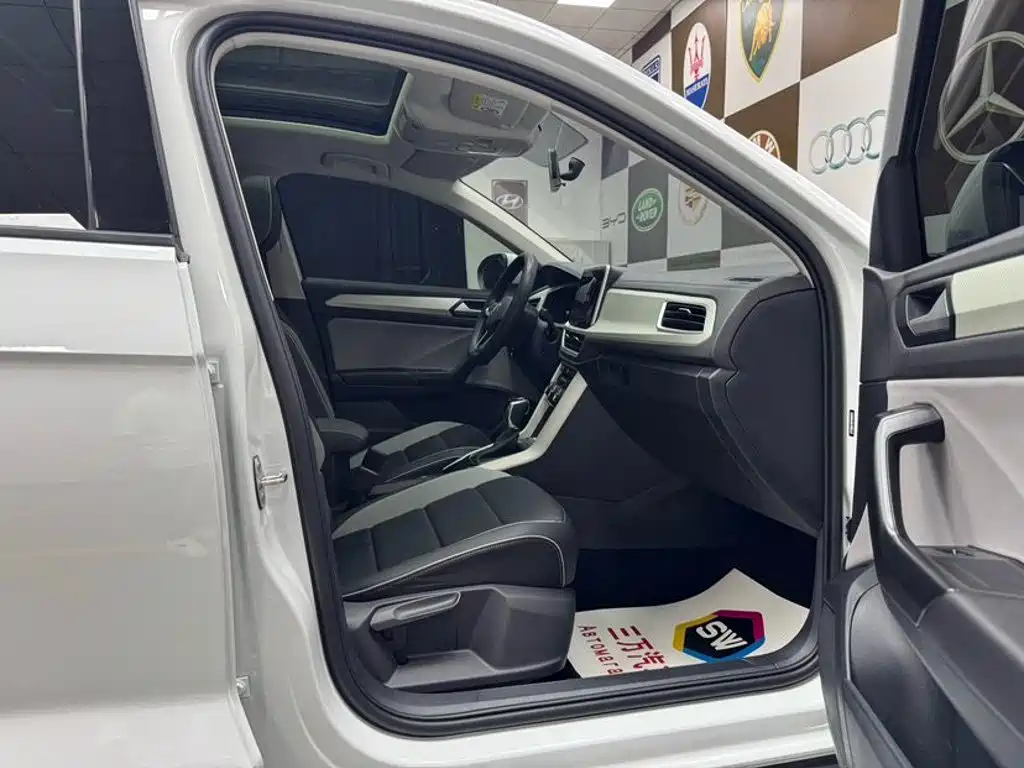 Volkswagen T-Roc — миниатюра 10