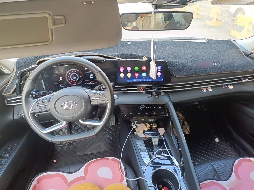 Hyundai Elantra 1.5 л 2022 г. Белый, пробег 14000 км