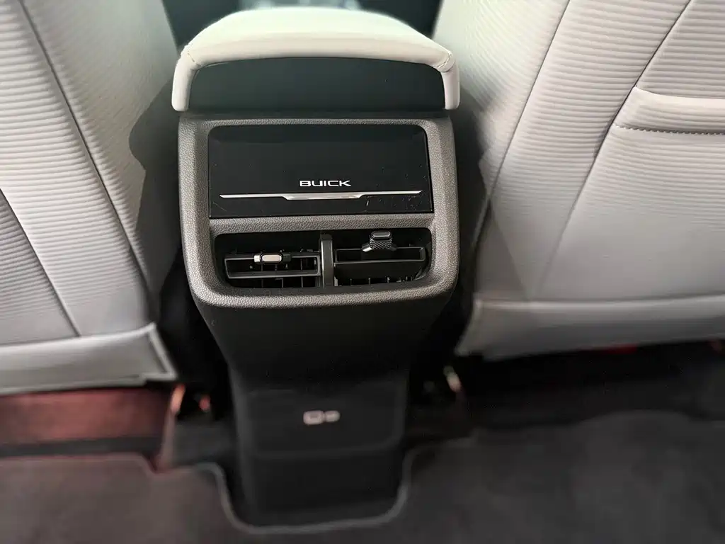 Buick E5 — миниатюра 16
