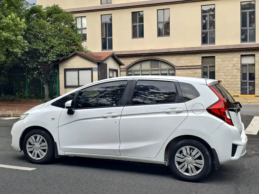 Honda Fit — миниатюра 9