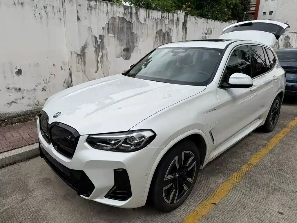 BMW iX3
