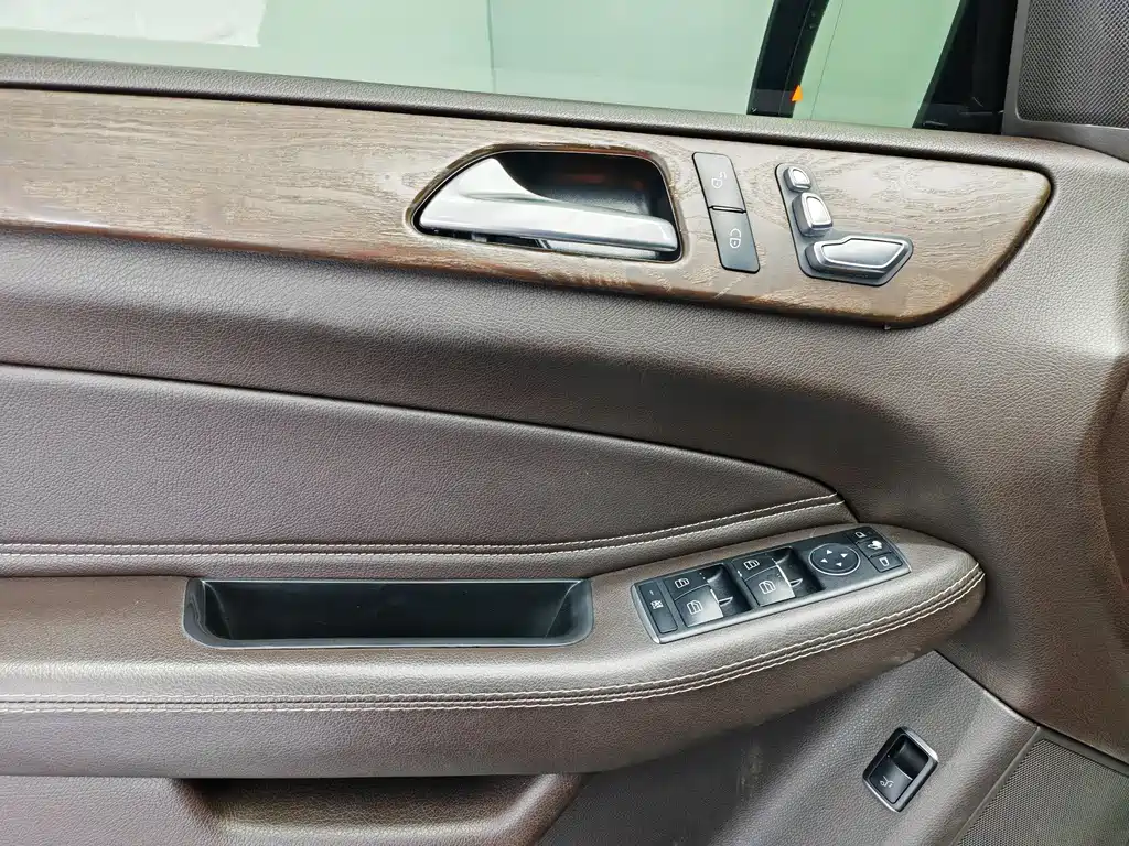 Mercedes-Benz GLE (Import) — миниатюра 19