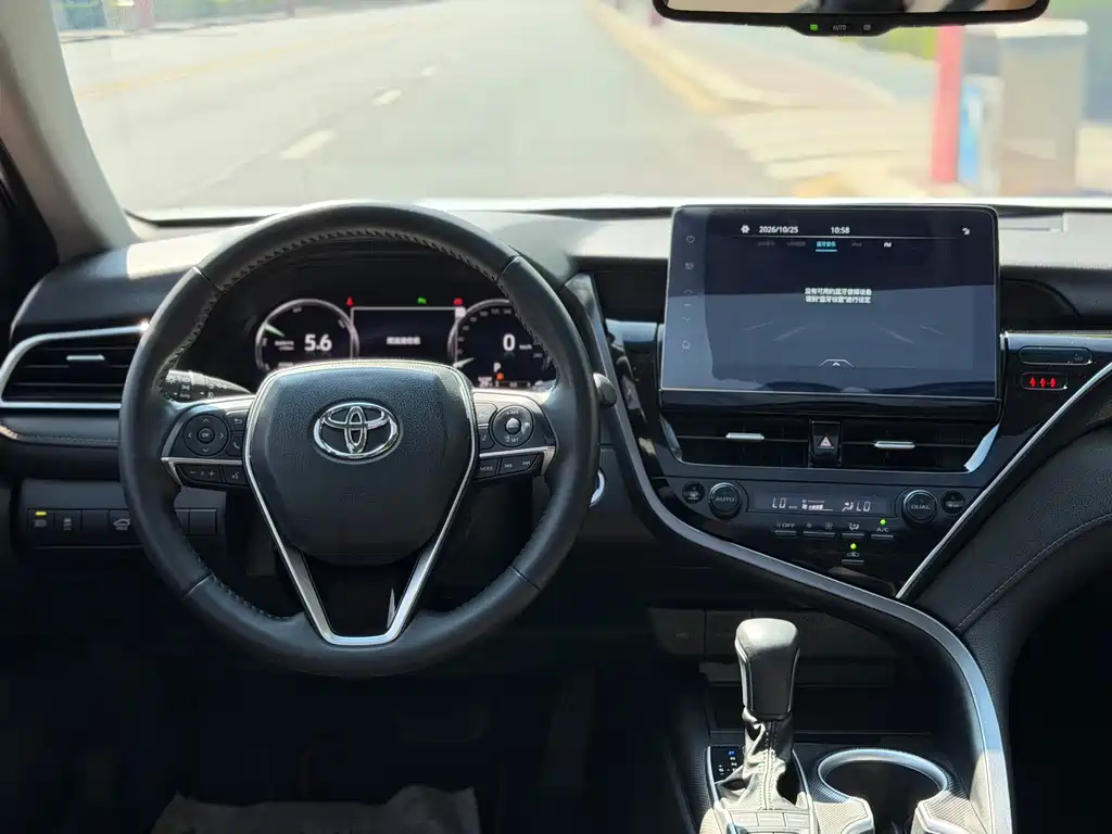 Toyota Camry — миниатюра 18