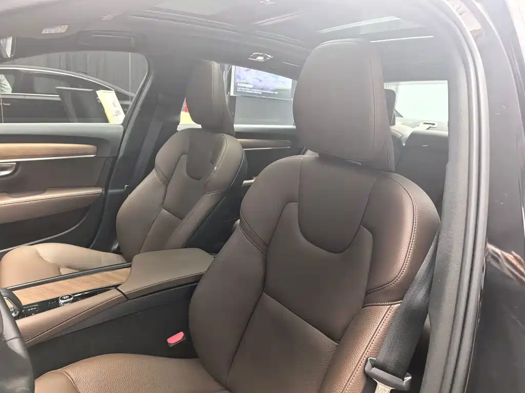 Volvo S90 — миниатюра 6