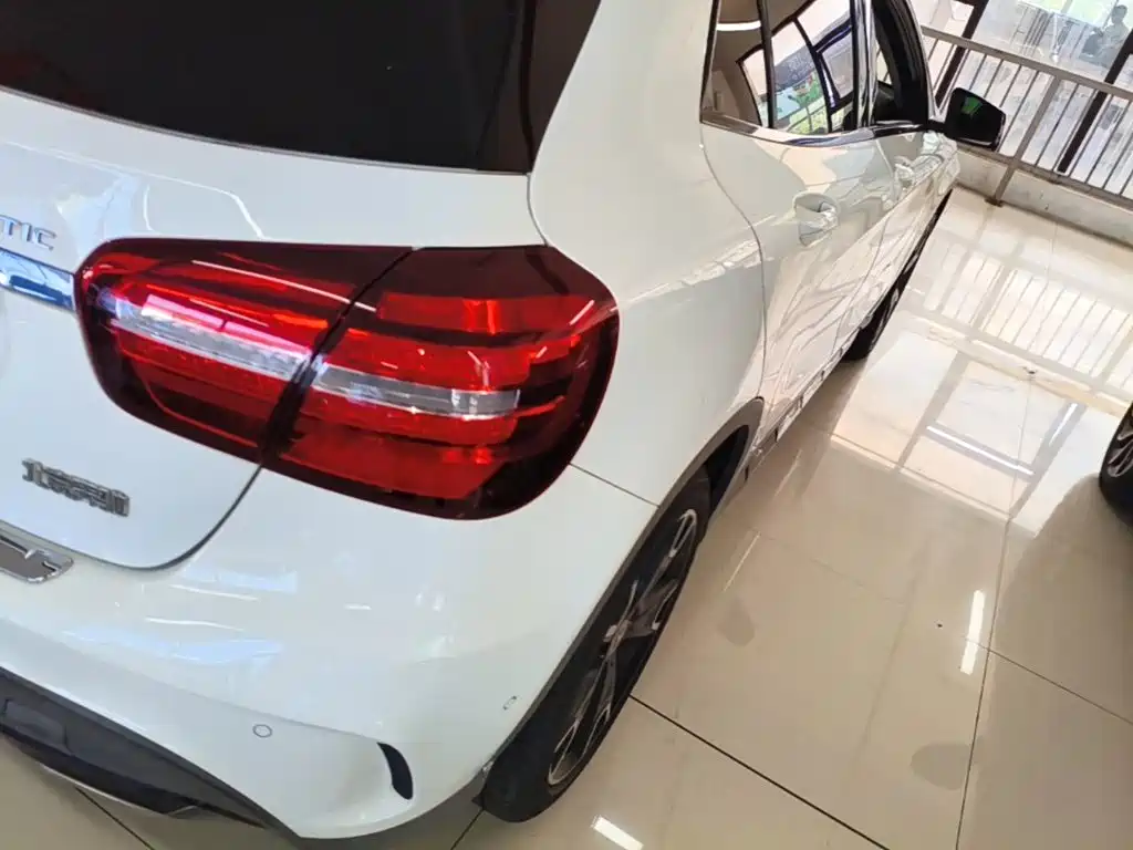 Mercedes-Benz GLA — миниатюра 8