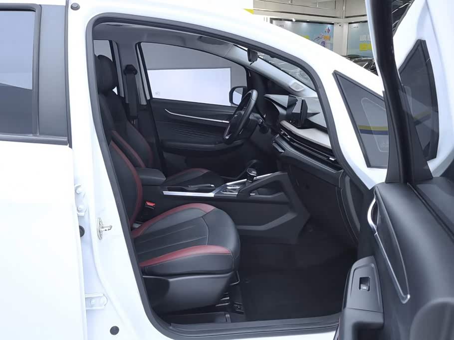 Geely Vision X3 1.5 л 2022 г. Белый, пробег 28800 км