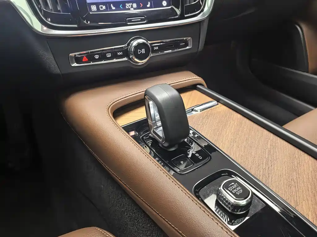 Volvo S90 — миниатюра 11