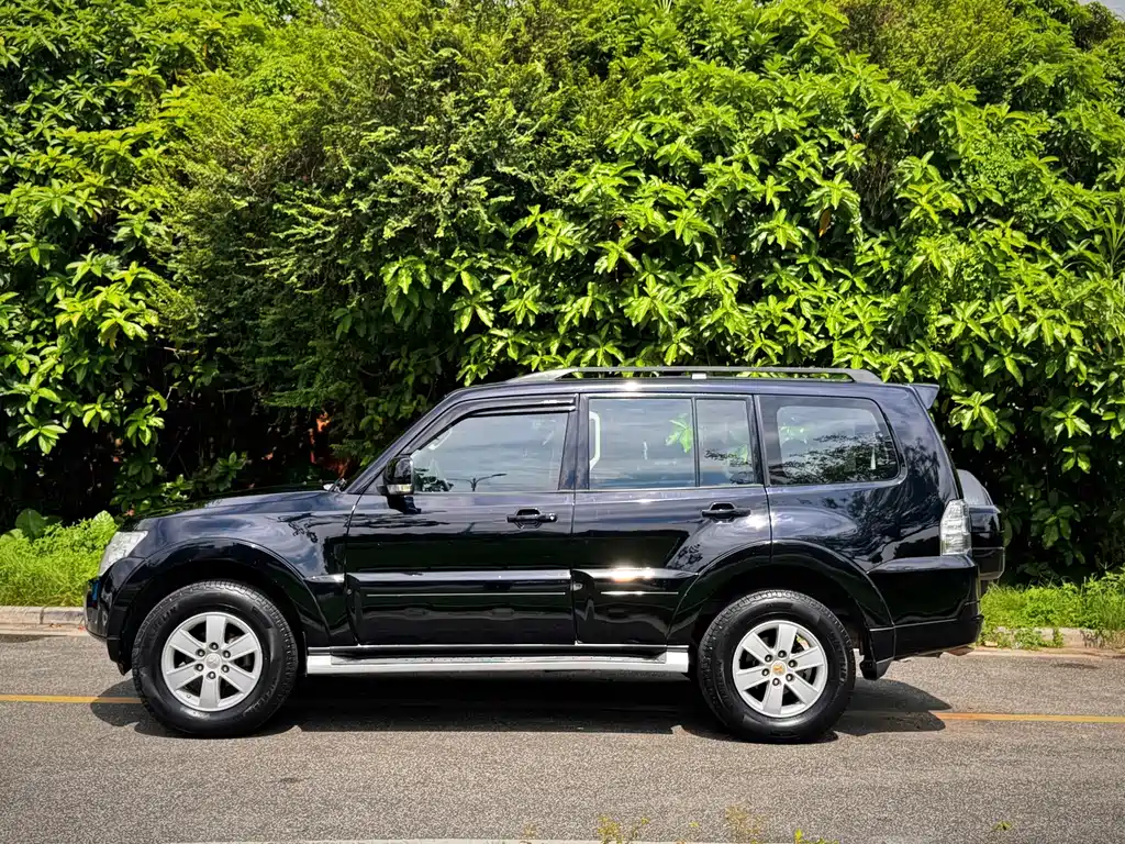 Mitsubishi Pajero (Import) — миниатюра 6
