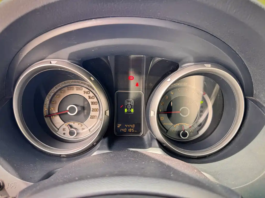 Mitsubishi Pajero (Import) — миниатюра 13
