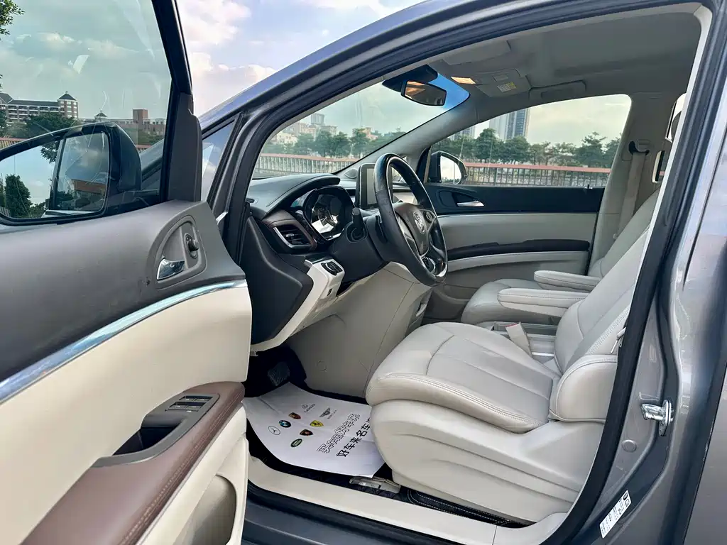 Buick GL8 — миниатюра 11