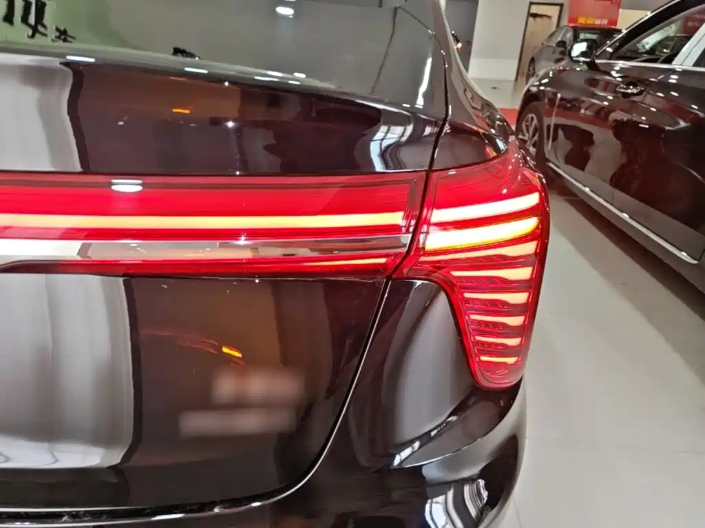 Hongqi Hongqi H5 PHEV — миниатюра 8