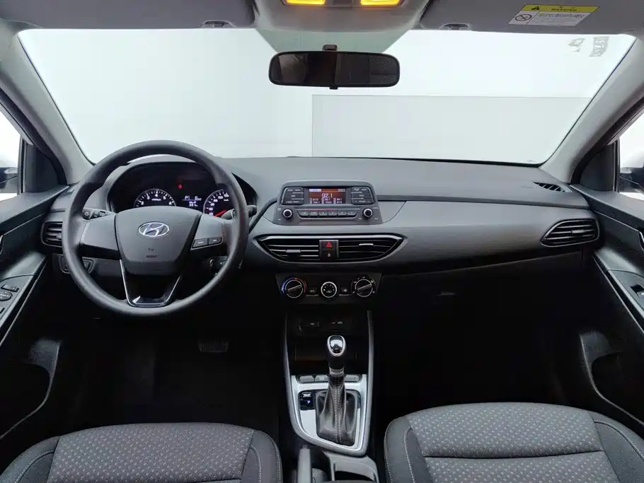 Hyundai Elantra — миниатюра 12