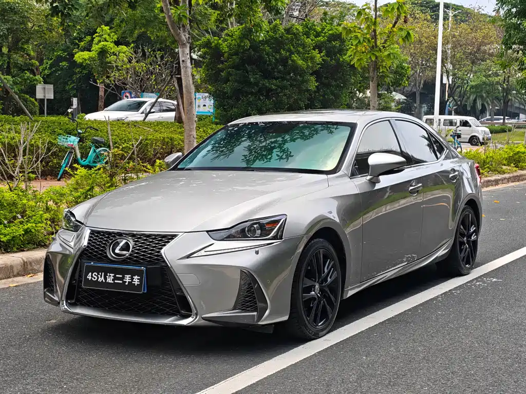 Lexus IS 2018