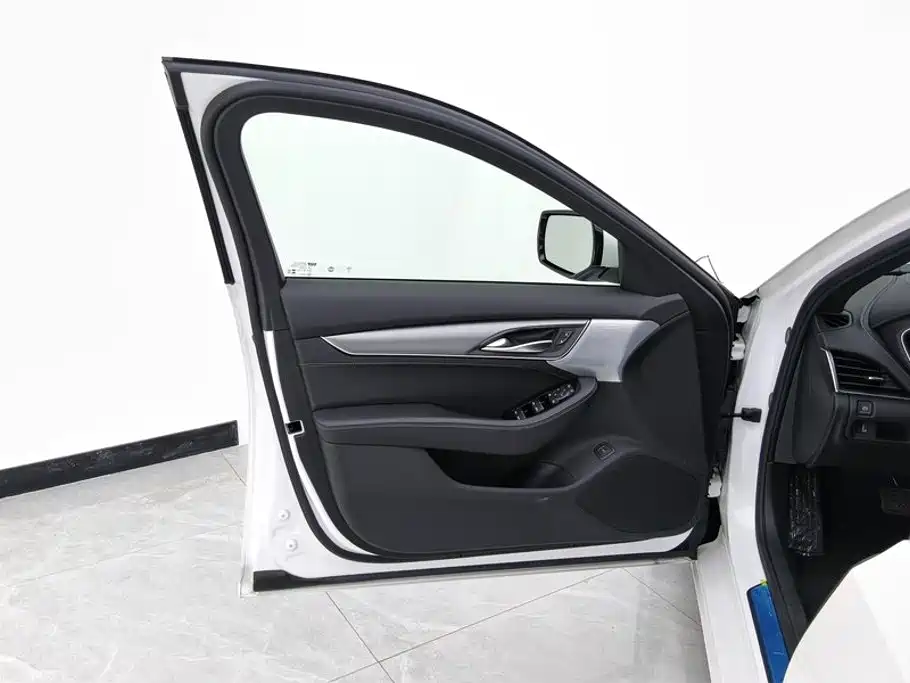 Cadillac CT5 — миниатюра 7