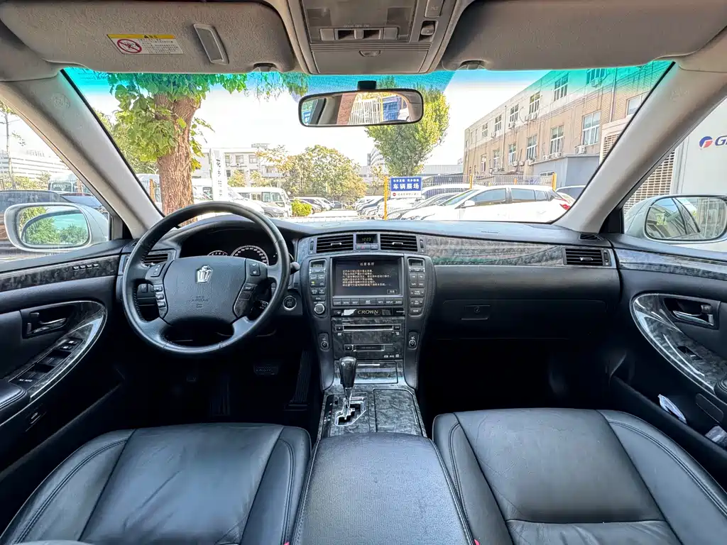 Toyota Crown — миниатюра 12