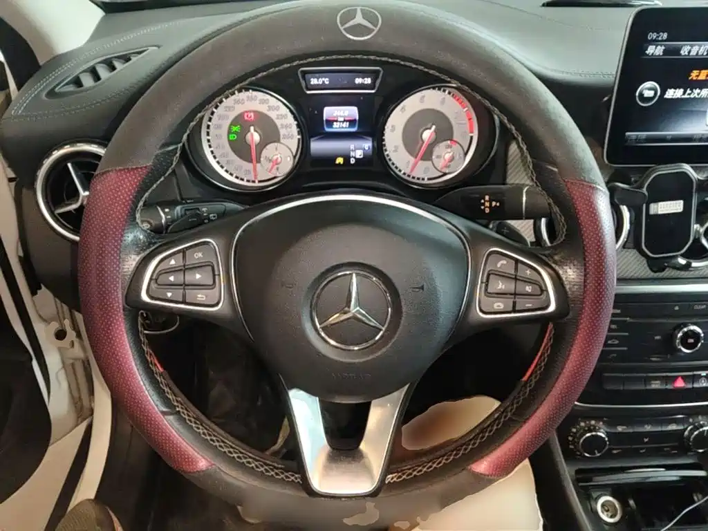 Mercedes-Benz GLA — миниатюра 11