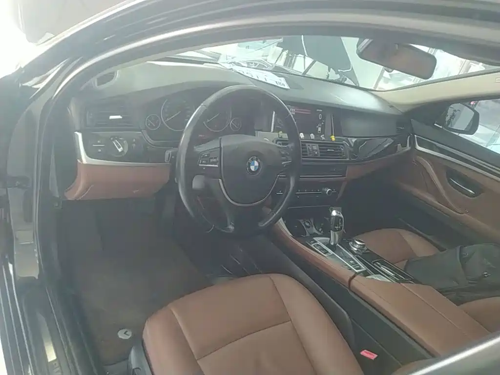 BMW 5 Series — миниатюра 10