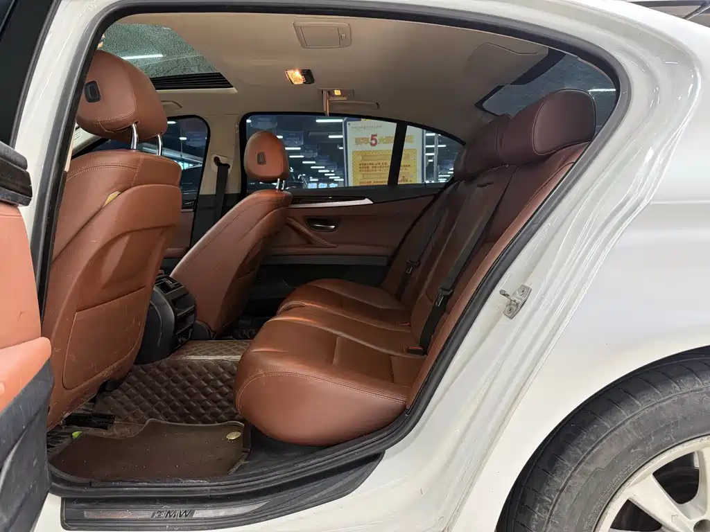 BMW 5 Series — миниатюра 5