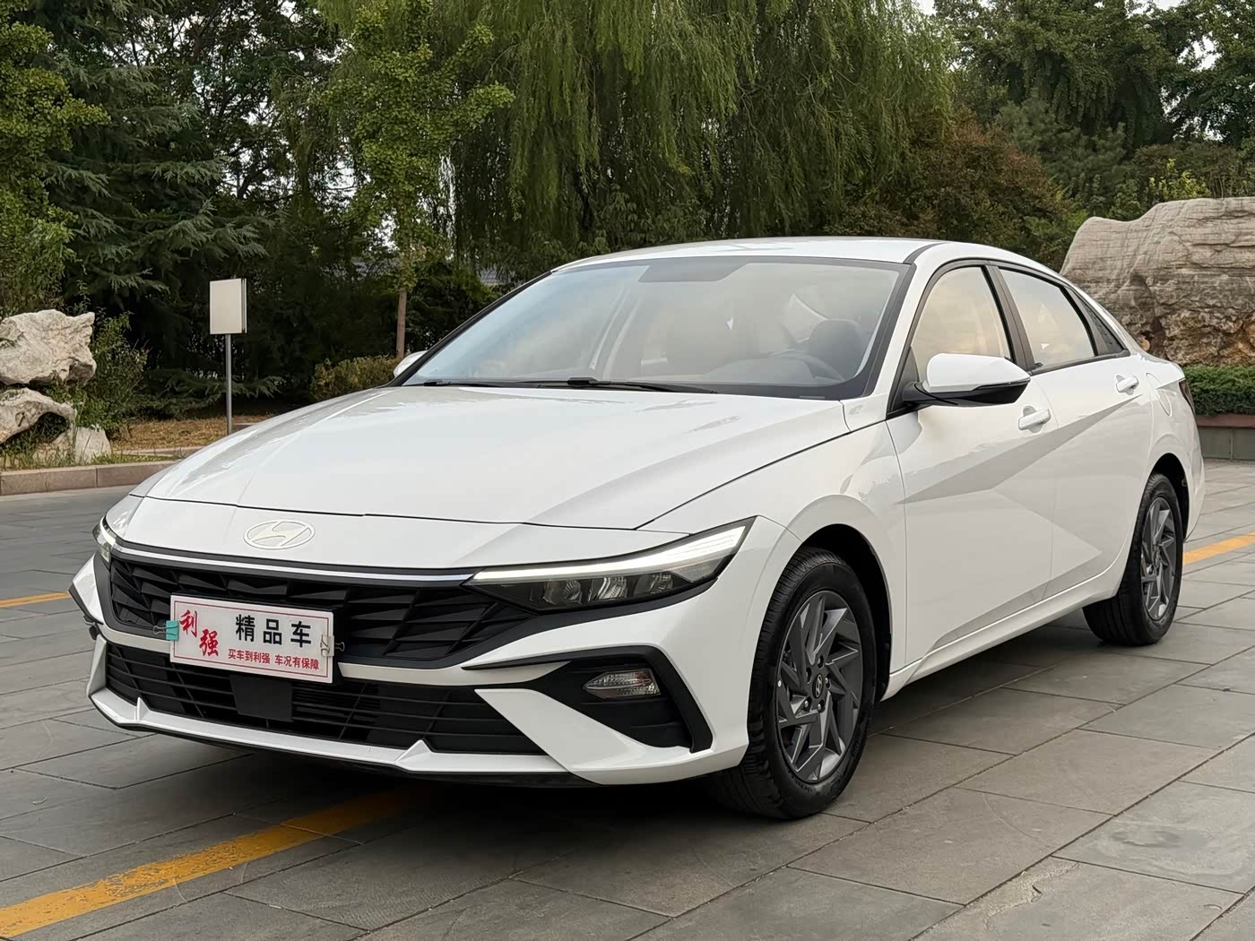 Hyundai Elantra 1.5 л 2026 г. Белый, пробег 100 км