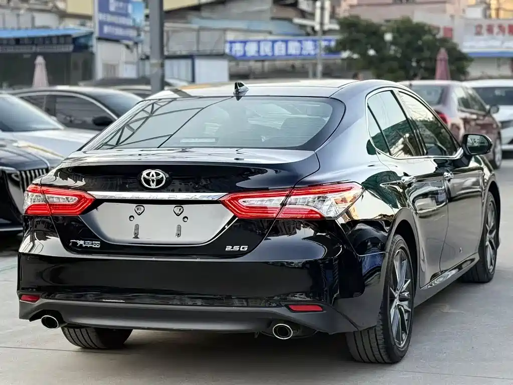 TOYOTA CAMRY