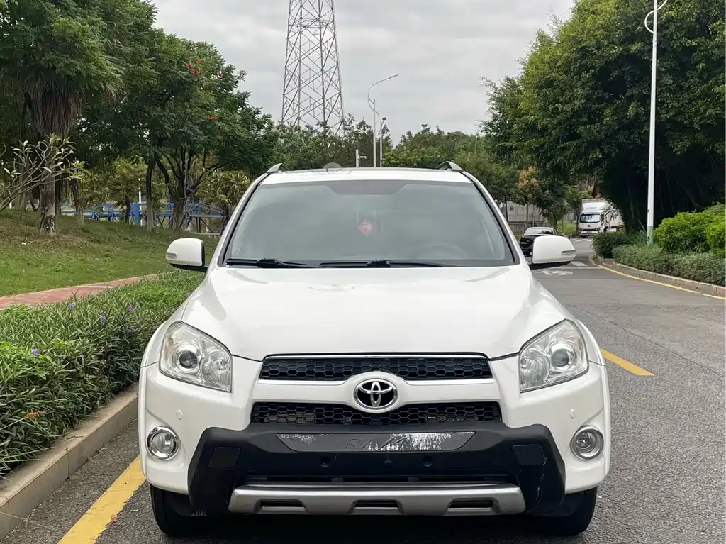 Toyota RAV4 — миниатюра 2