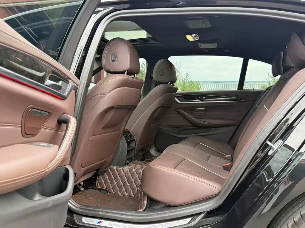 BMW 5 Series — миниатюра 8