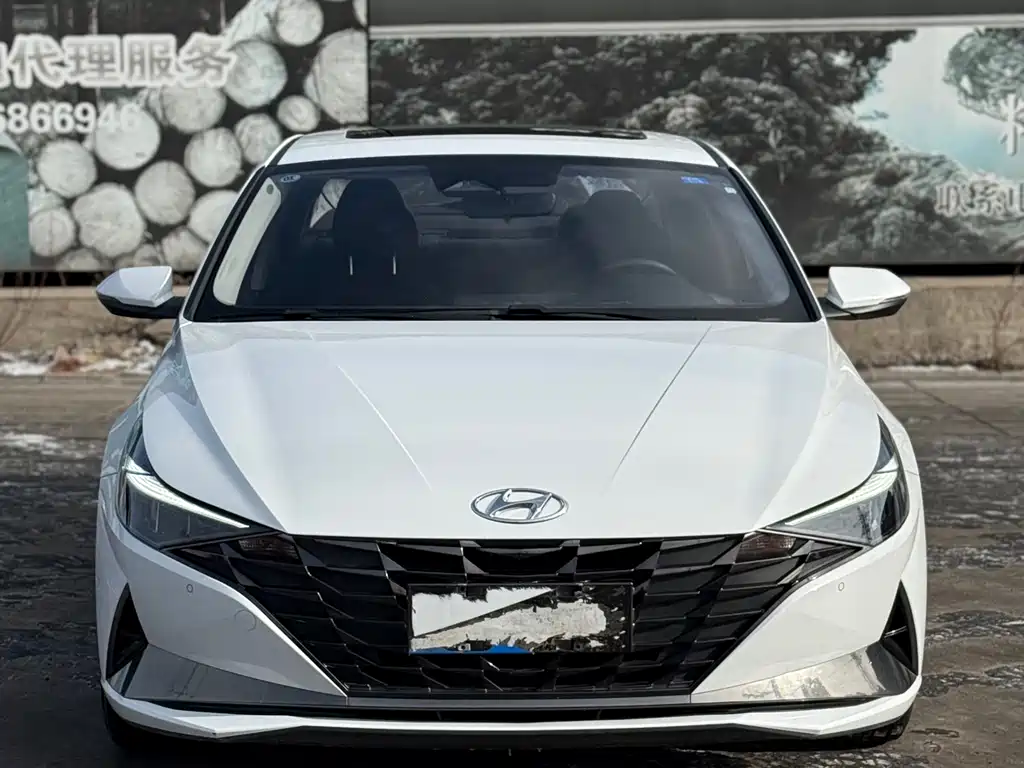 HYUNDAI ELANTRA