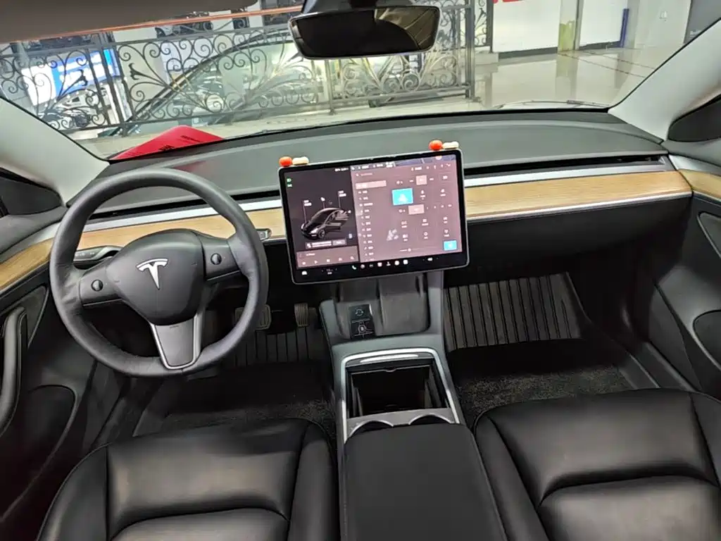Tesla Model 3 — миниатюра 10