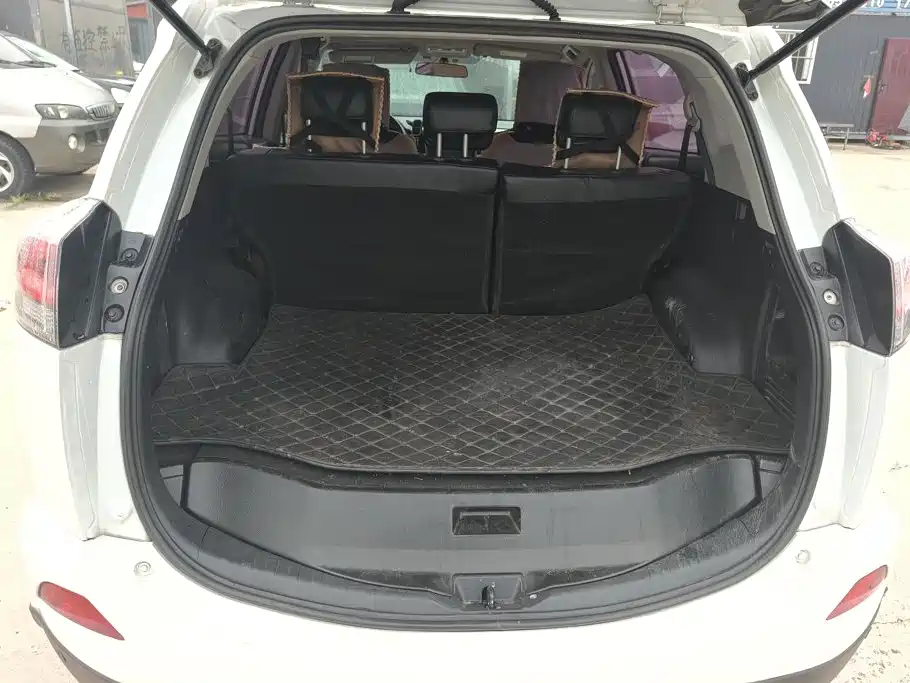 Toyota RAV4 — миниатюра 4