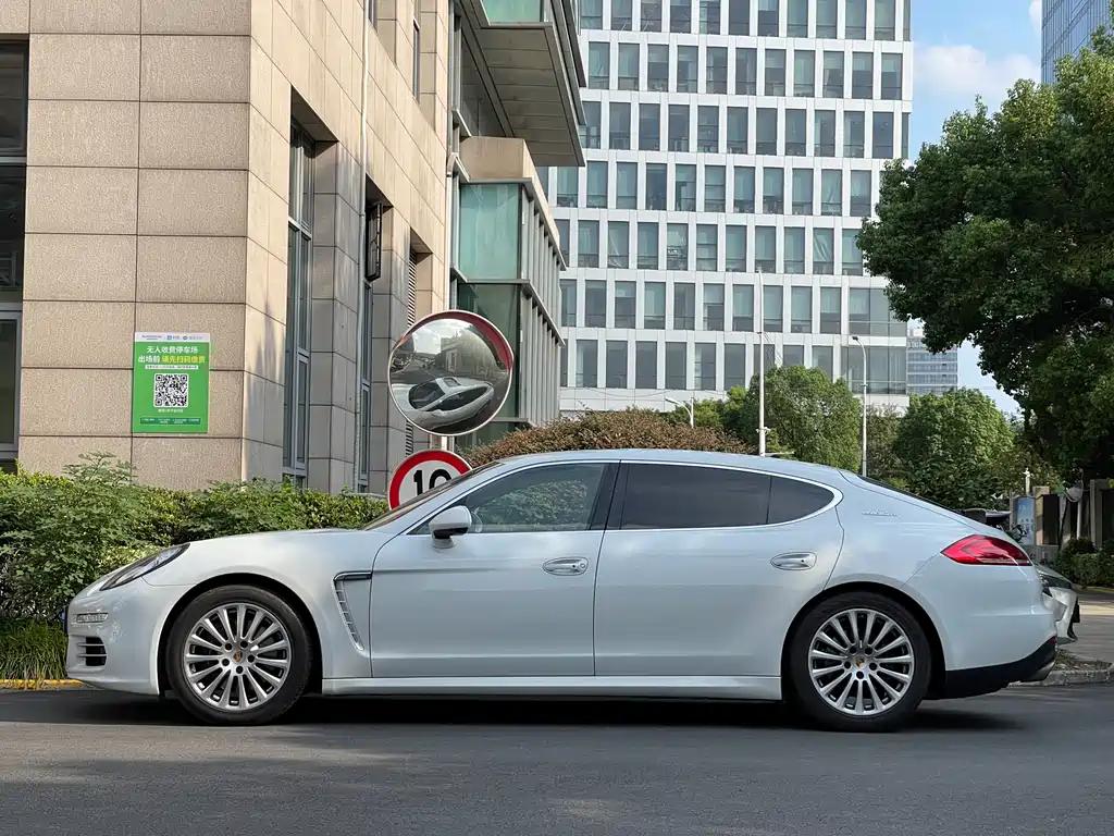 PORSCHE PANAMERA