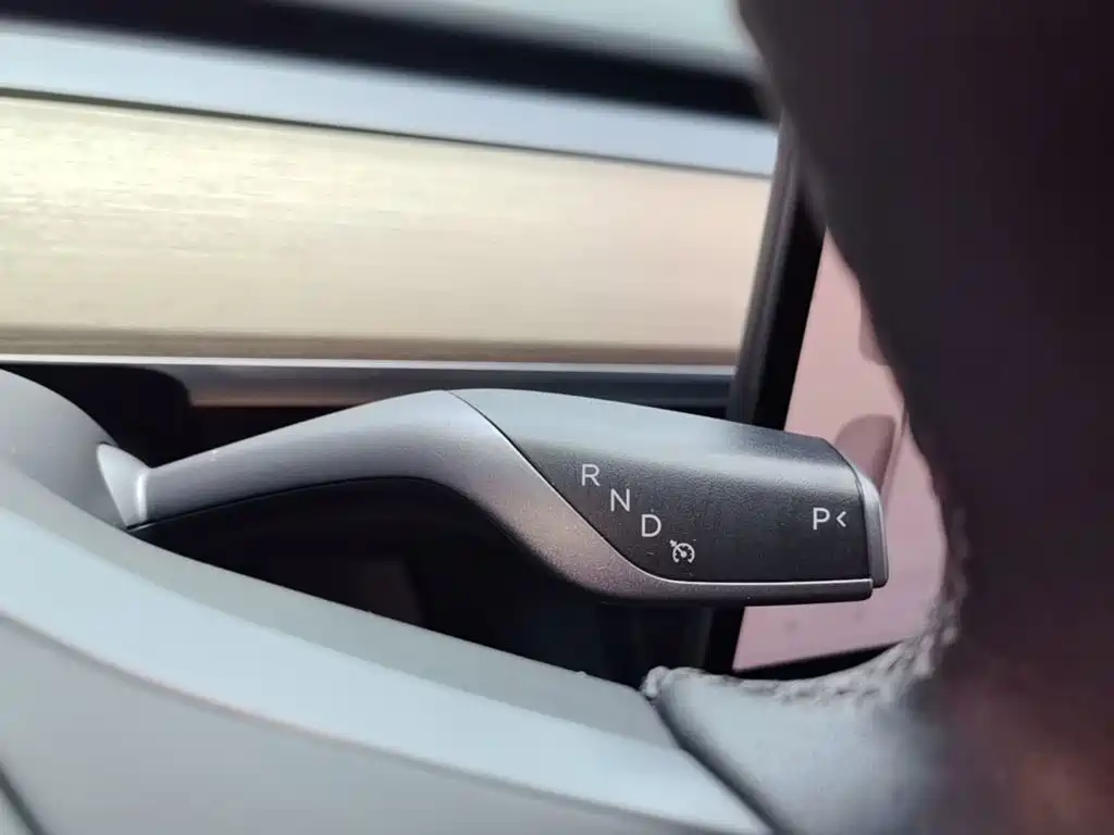 Tesla Model Y — миниатюра 14