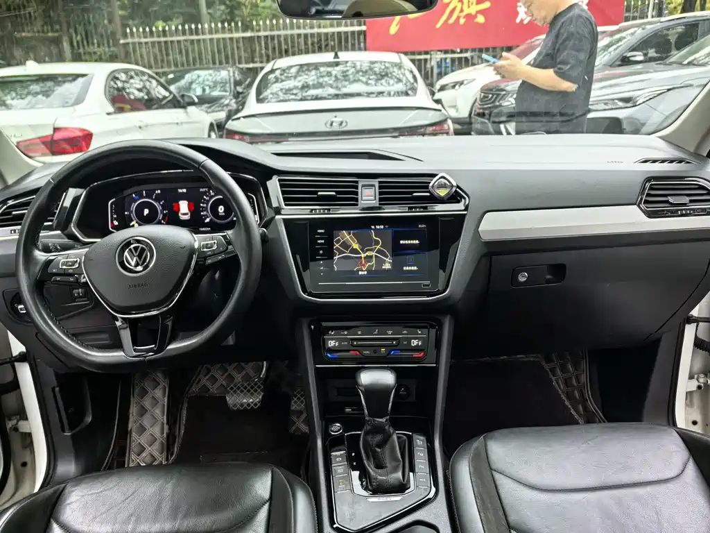 Volkswagen Tiguan L PHEV — миниатюра 5