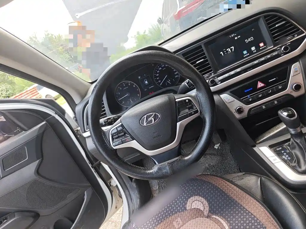 Hyundai Elantra — миниатюра 11