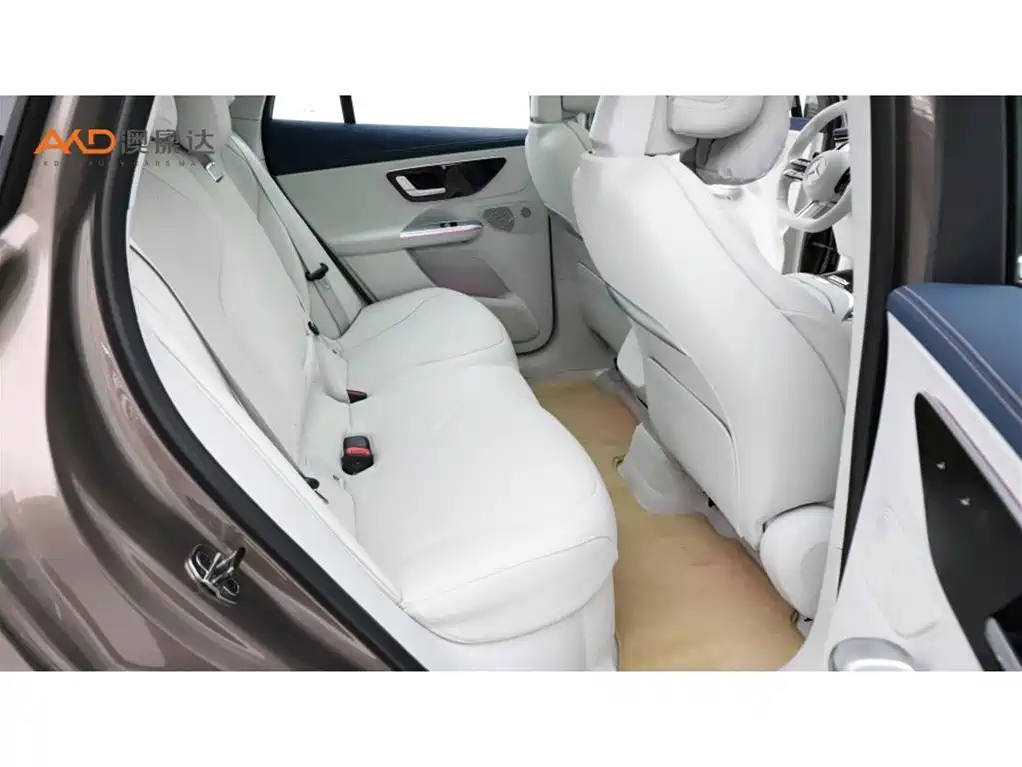 Mercedes-Benz EQE SUV — миниатюра 8